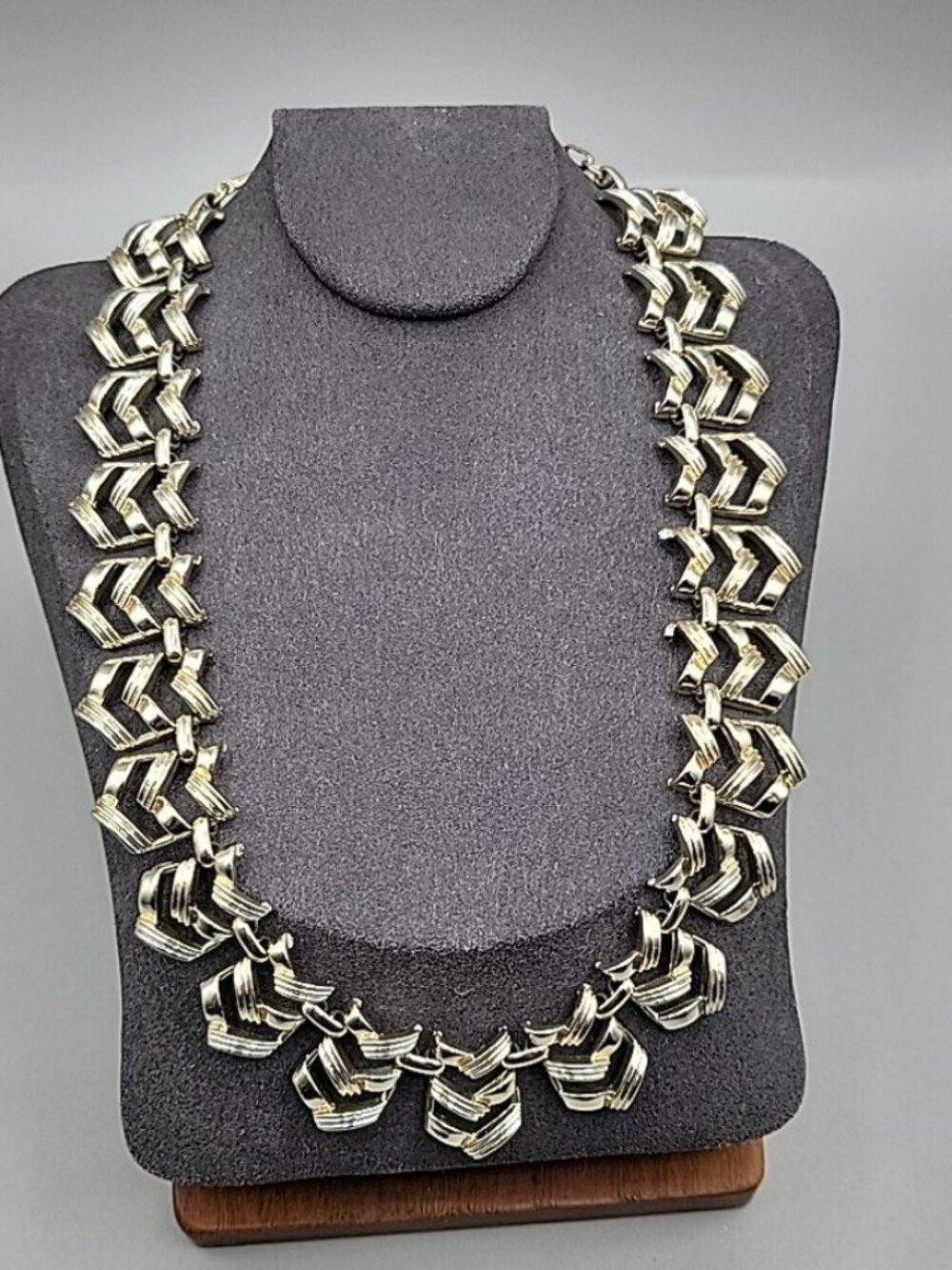 Coro Pegasus Necklace Chevron 16" Choker Gold Tone Vintage Adjustable 13-18"